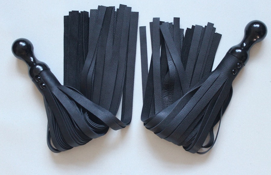 Pair of black poi floggers for florentine flogging Image # 140543