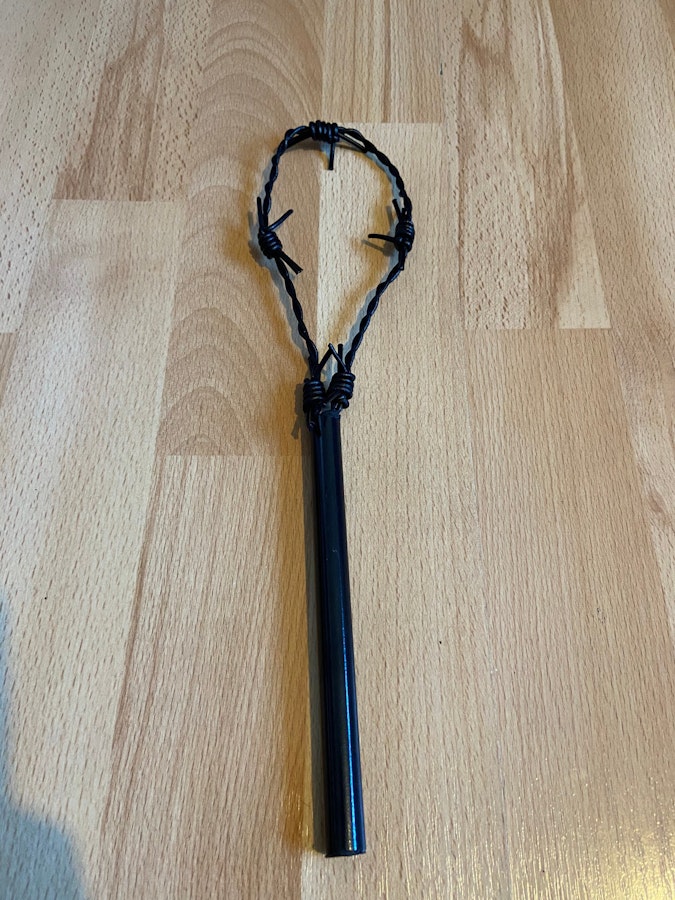 Barbwire leather mini whip Image # 141202