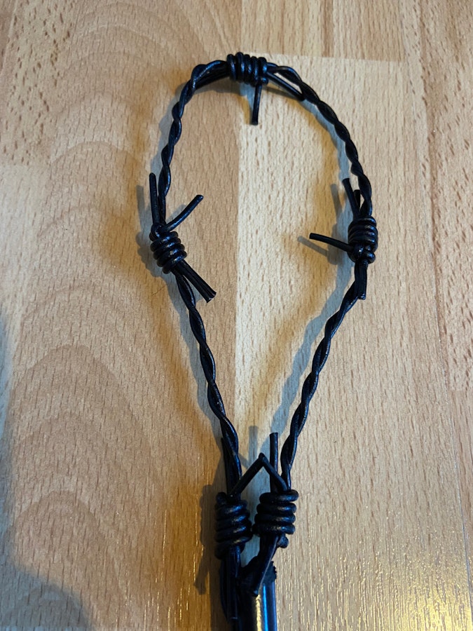 Barbwire leather mini whip