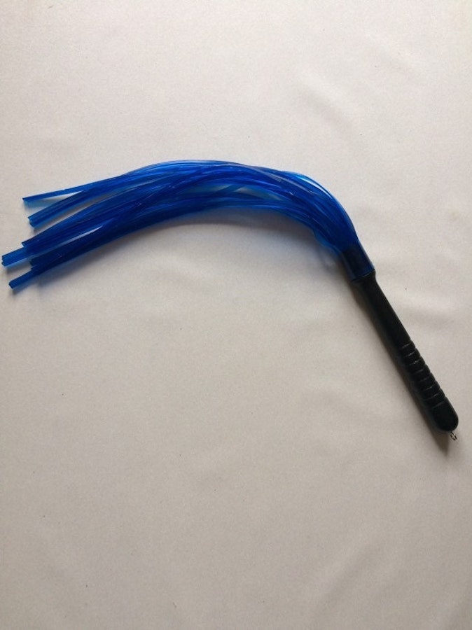 Stingy plastic flogger, intense and great for marking. Image # 141323