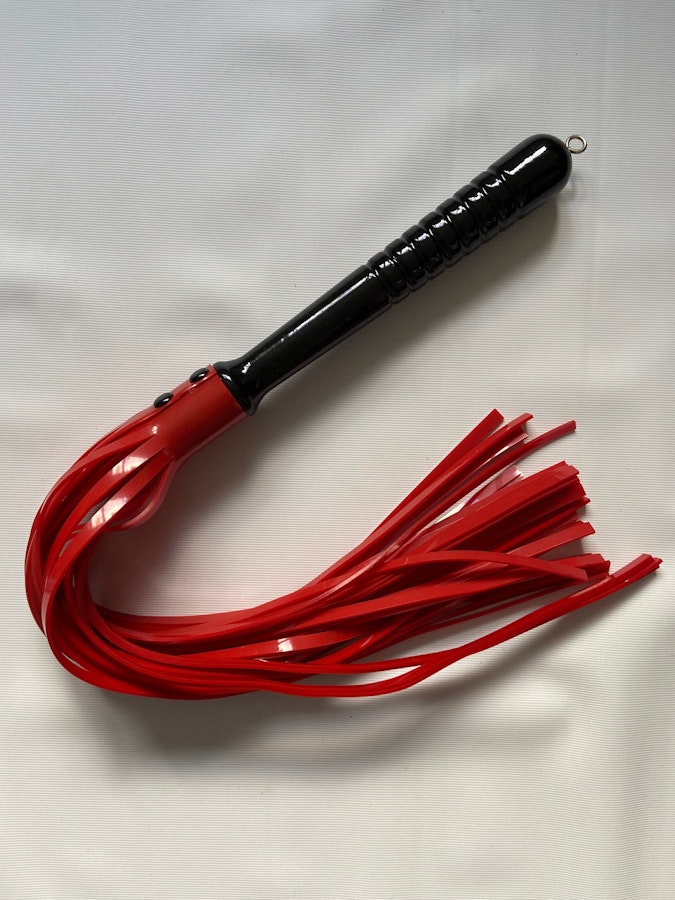 Stingy plastic flogger, intense and great for marking.