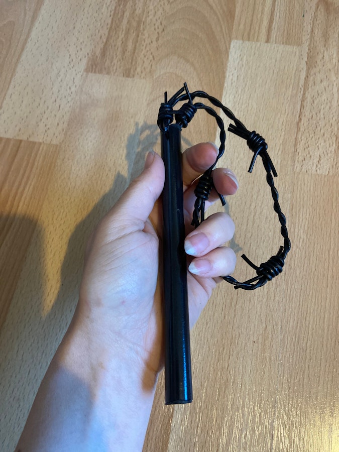 Barbwire leather mini whip Image # 141209