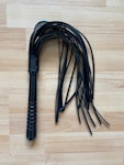Stingy plastic flogger, intense and great for marking. Thumbnail # 141321