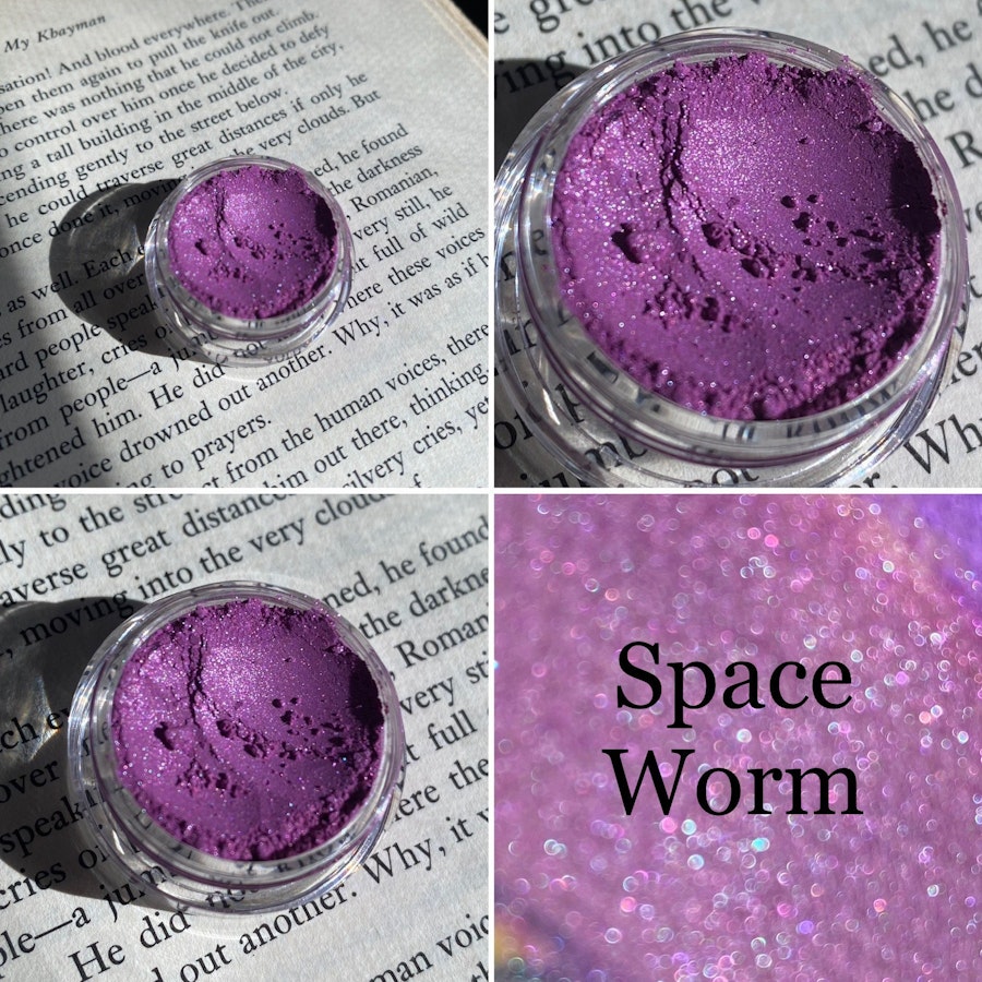 Space Worm - Soft Mauve Purple Shimmer Eyeshadow - Eyes Bold Looks Gothic Horror