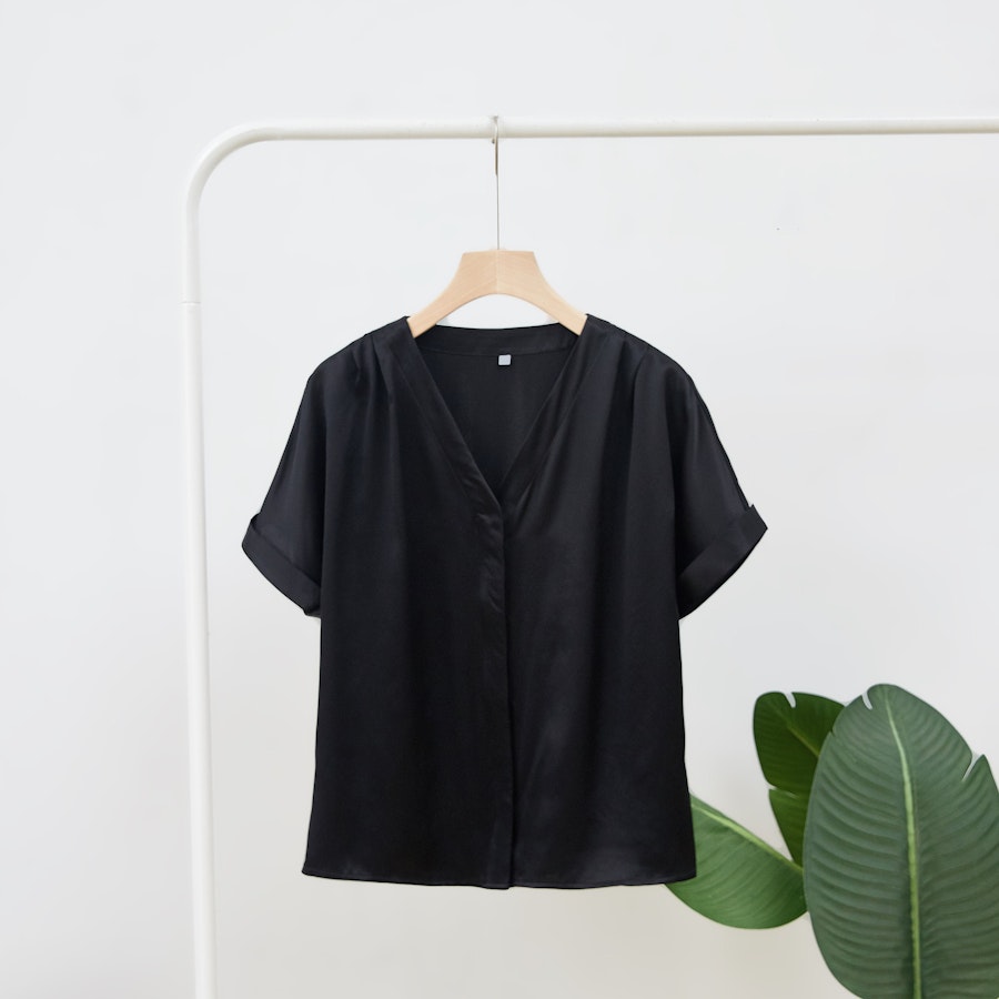 Black Pure Mulberry Silk Top | Regular Fit | 19 Momme | Soar Collection Image # 149595