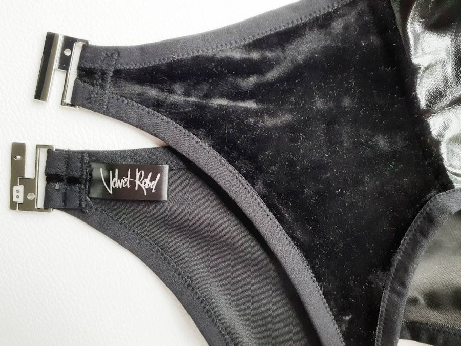 Black velvet & spiderweb mesh suspender belt. High waist see thru burlesque 4 clip garter. Handmade to order gothic lingerie. Image # 173072