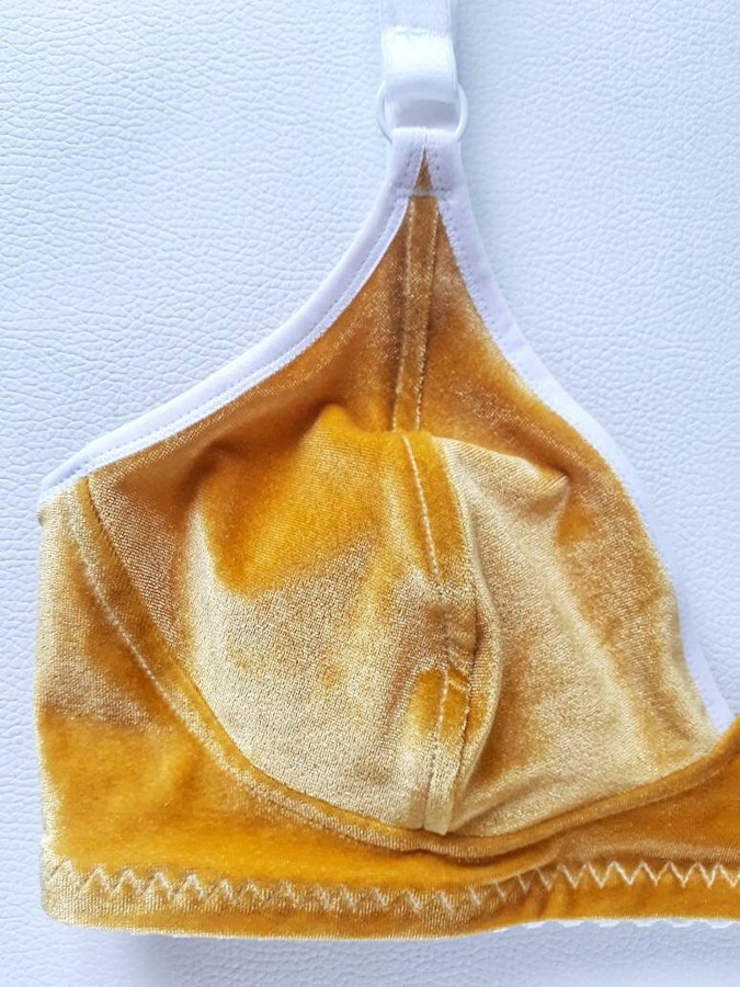 Honeycomb velvet TOUCH bra. Soft cup, underwire free. Natural shape for all day comfort. Handmade to order lingerie in your size. Image # 173173
