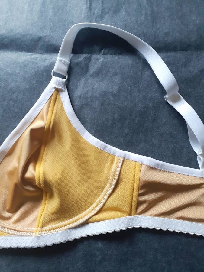 Honeycomb velvet TOUCH bra. Soft cup, underwire free. Natural shape for all day comfort. Handmade to order lingerie in your size. Image # 173174
