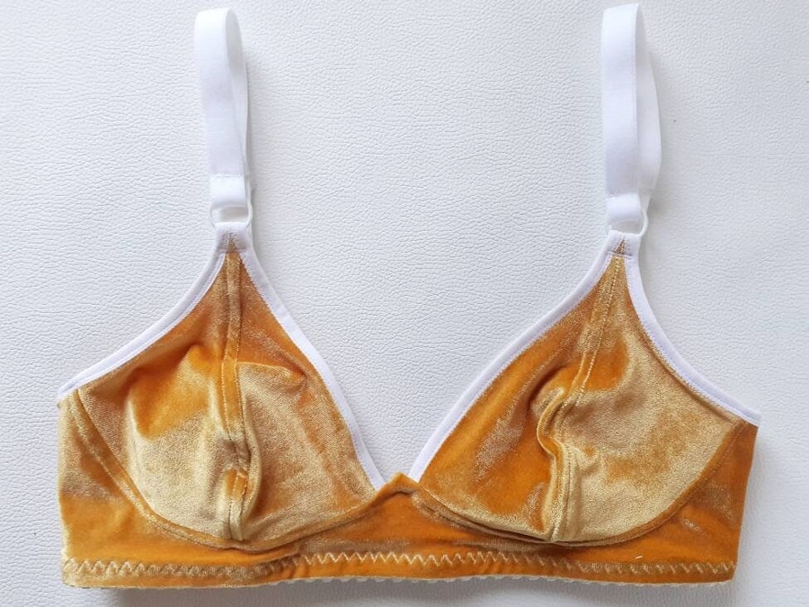 Honeycomb velvet TOUCH bra. Soft cup, underwire free. Natural shape for all day comfort. Handmade to order lingerie in your size. Image # 173177