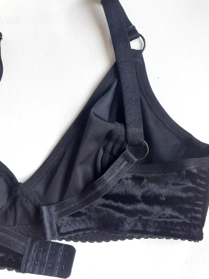 Black velvet TOUCH underwire free bra. Natural shape soft cup underwear. Handmade to order in your size. Image # 173241
