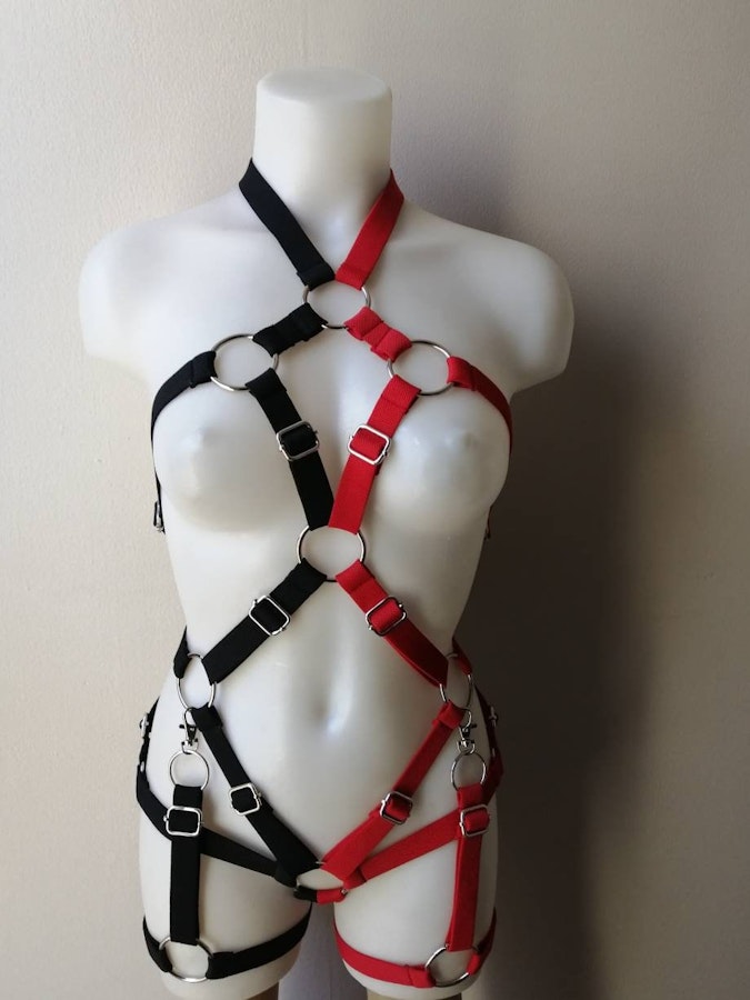 Black and red elastic harness Image # 175420