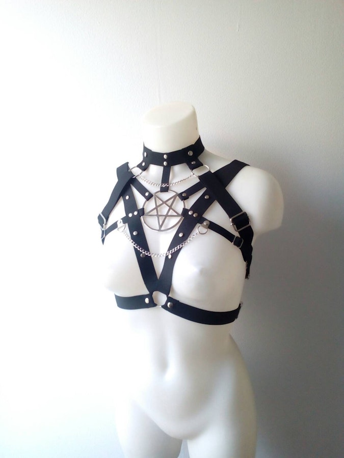 Large metal pentagram harness