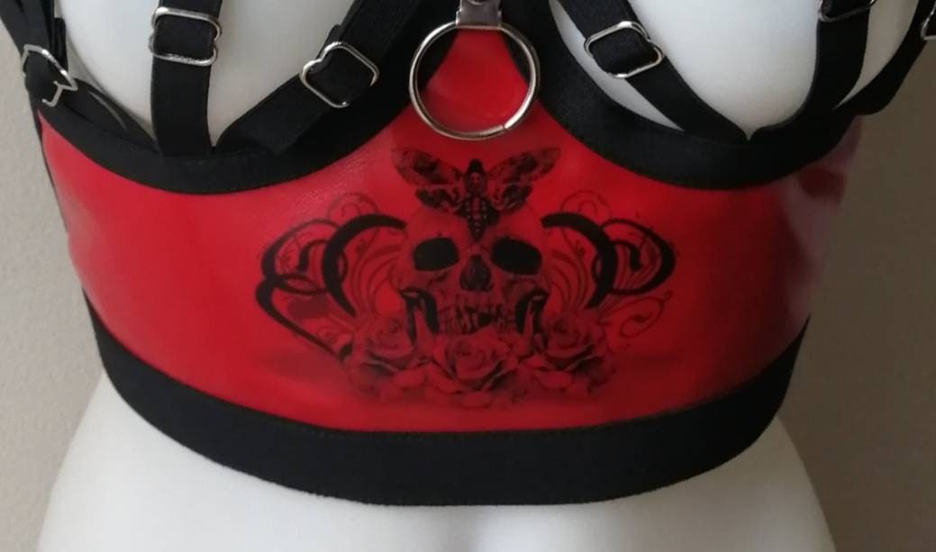 Skull print red harness photo
