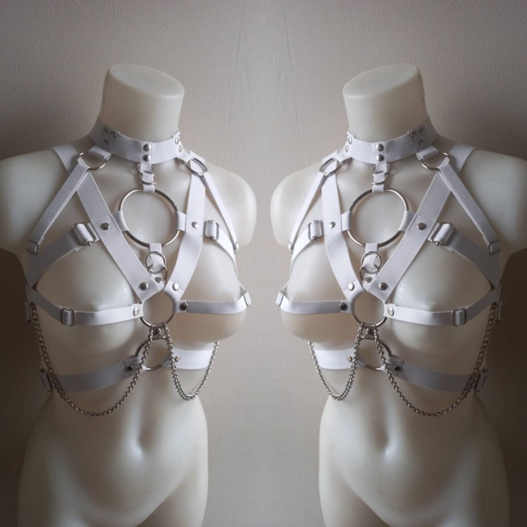 white/ black elastic harness photo