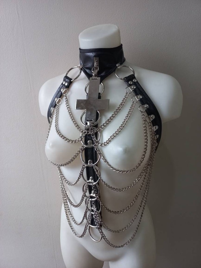 Large metal symbol chain harness Image # 176770