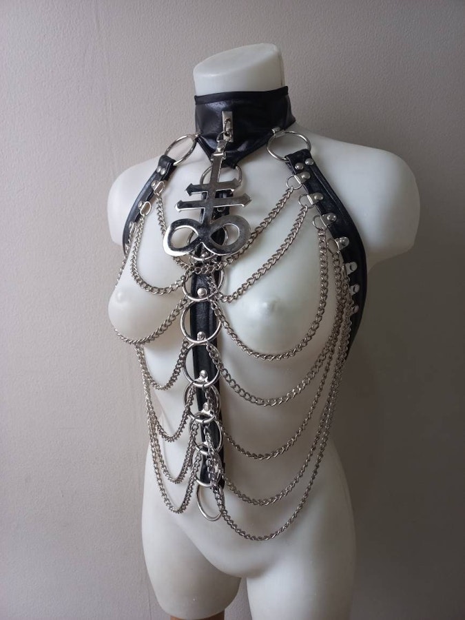 Large metal symbol chain harness Image # 176773