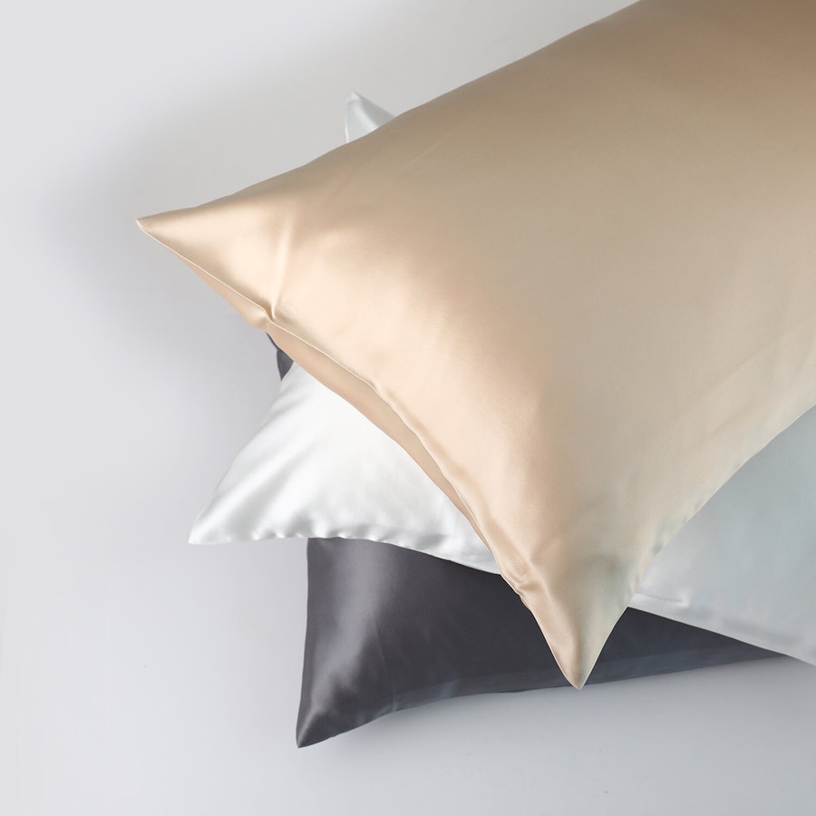 Champagne Luxury Pure Mulberry Silk Pillowcase | Queen & King | 32 Momme | Drape Collection Image # 181522