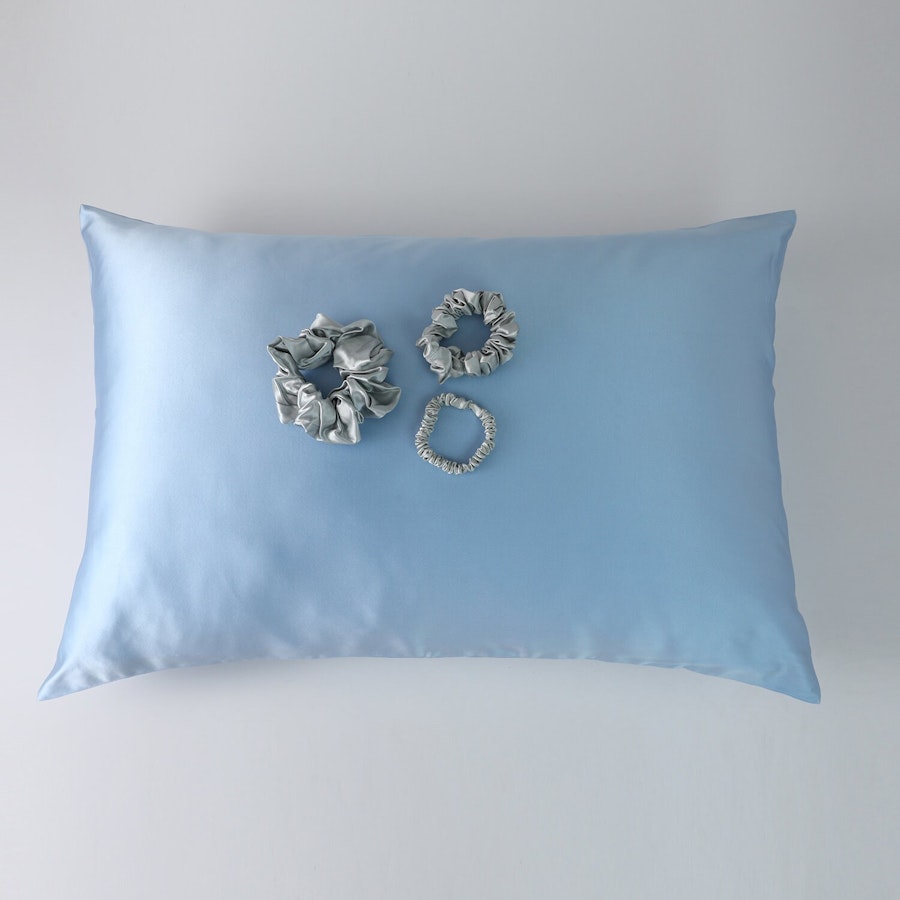 Blue Macaron Luxury Pure Mulberry Silk Pillowcase | Queen | 32 Momme | Drape Collection Image # 181530