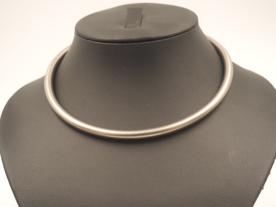 Talena collar - stainless steel, anatomically curved, not lockable
