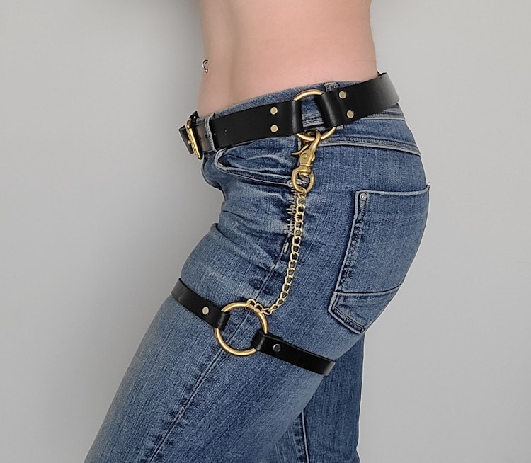 O-Ring Leg Chain Harness Garter photo