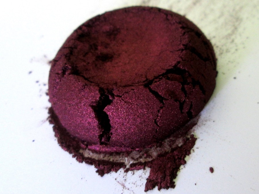 Sinful - Burgundy with a tone of brown Eye Shadow - Natural - Mineral