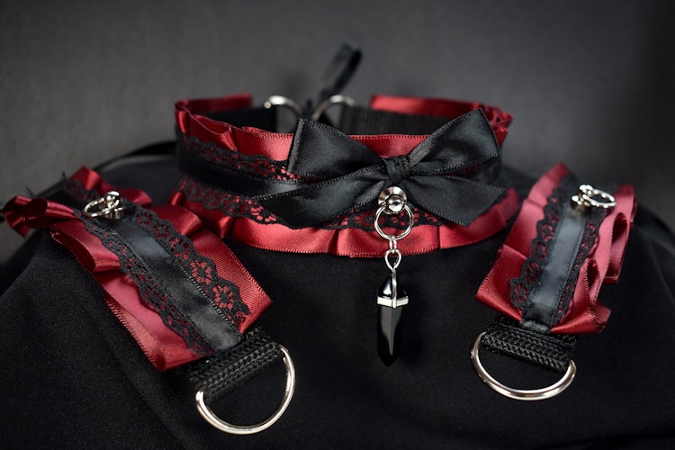 Vampire Set / Choker & Cuffs photo