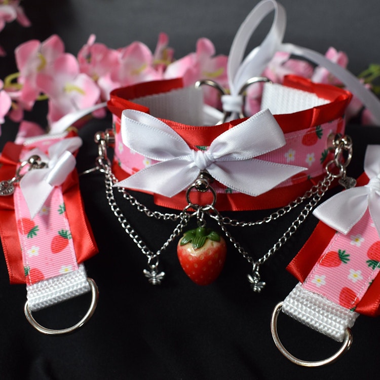Spring Strawberry Set / Choker + Cuffs photo