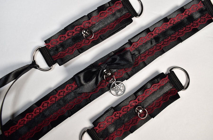 Red Goth Set / Choker + Cuffs Image # 225386