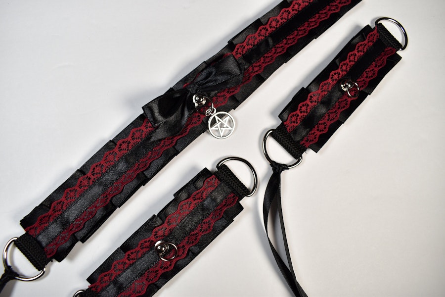 Red Goth Set / Choker + Cuffs Image # 225385