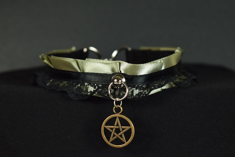 Green Pentacle Choker photo