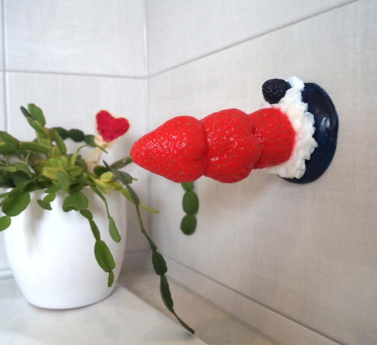 Berry J.S. Wide - handmade and handpainted Custom Silicone Dildo by Suendwaren-Konditorei photo