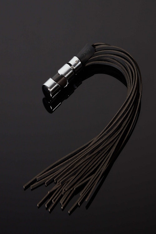 The Alter Patri Leather Flogger photo