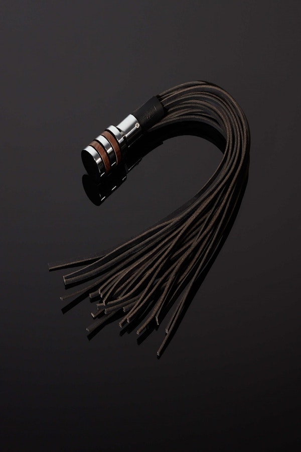 The SYN Leather Flogger