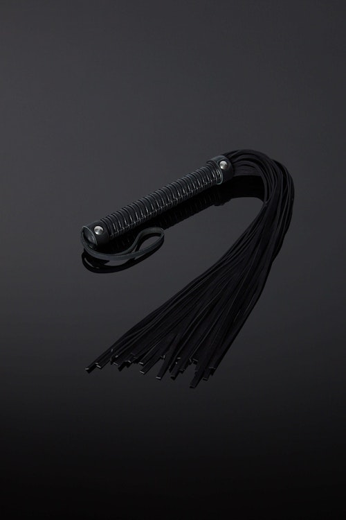 Corium Lux Corded Leather Handle Flogger photo