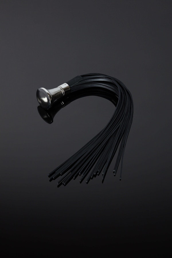 The Dyonis Leather Flogger