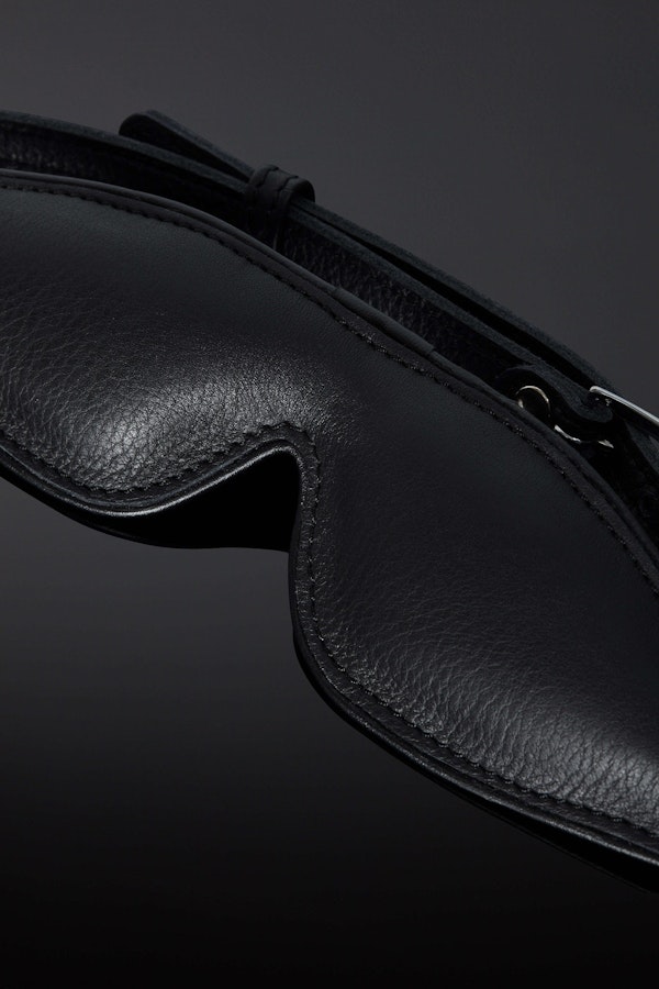 Noctis Padded Luxury Leather BDSM Blindfold Image # 25523
