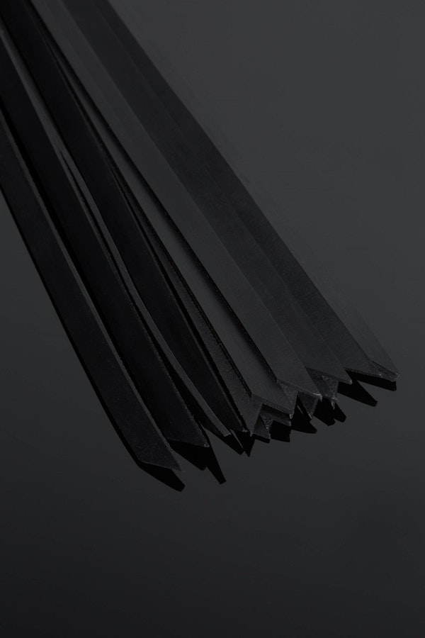 The Suprema Metal Handle Leather Flogger Image # 25564