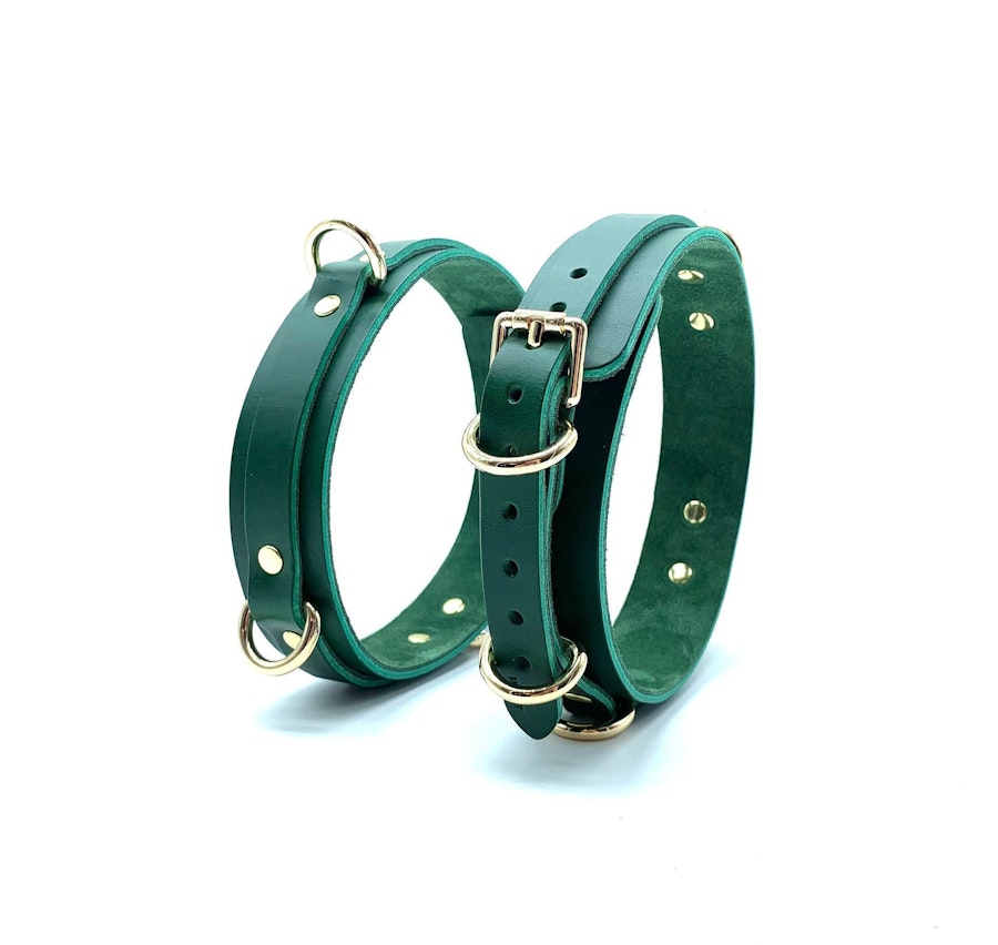7 Piece Bondage Kit "Mona", Italian Leather Green BDSM Set, Wrist and Ankle Cuffs, Thigh Cuffs, Collar, Chain Leash, Custom Engraving Image # 57528