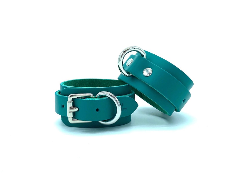 7 Piece Bondage Kit "Candice", Teal Green Leather BDSM Restraints, Wrist and Ankle Cuffs, Thigh Cuffs, Collar, Chain Leash Image # 57516
