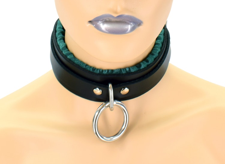 Locking Gren Satin Padded Collar photo